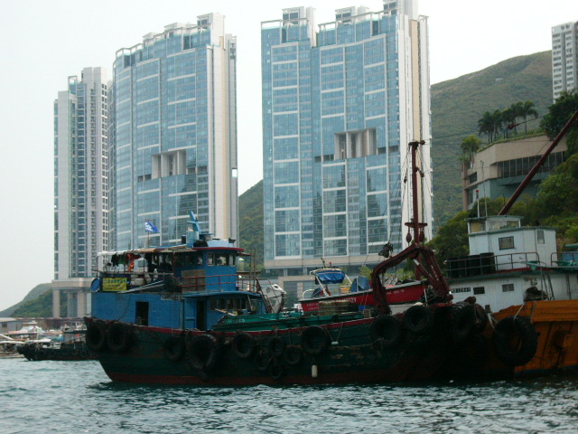 サンパン船に乗船 ぷらっと香港 パワースポットと出前一丁の街